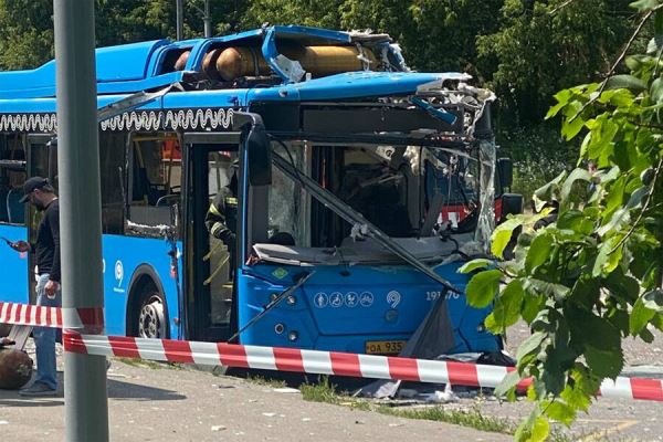 В Москве из-за взрыва баллона на крыше автобуса пострадал еще один человек